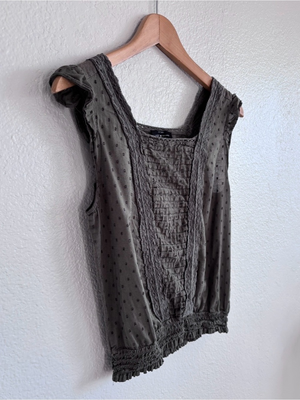 Lucky Brand Charcoal Grey Swiss Dot Smocked Waist Lace Inset Peasant Blouse XS - Picture 4 of 6